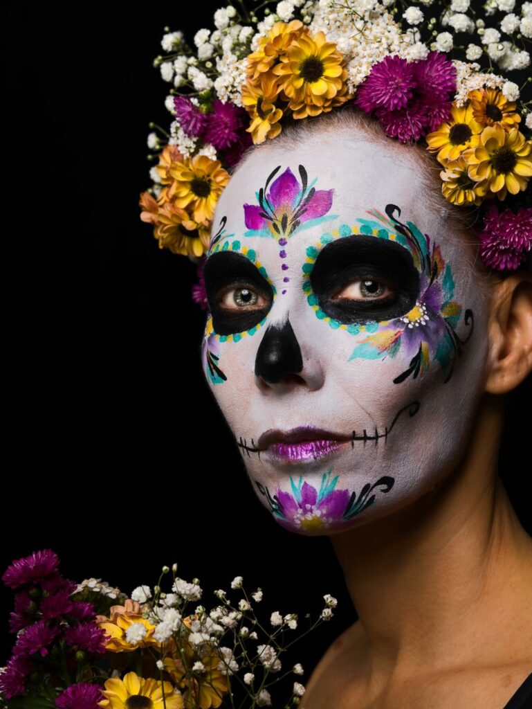 Maquillage tête mexicaine sur visage d'une femme